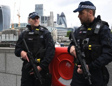 Βρετανία: Και 2η σύλληψη για την επίθεση έξω από τα ανάκτορα του Μπάκιγχαμ στο Λονδίνο (φωτό)